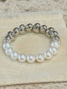 j crew silver puff heart and pearl beaded stretch bracelet